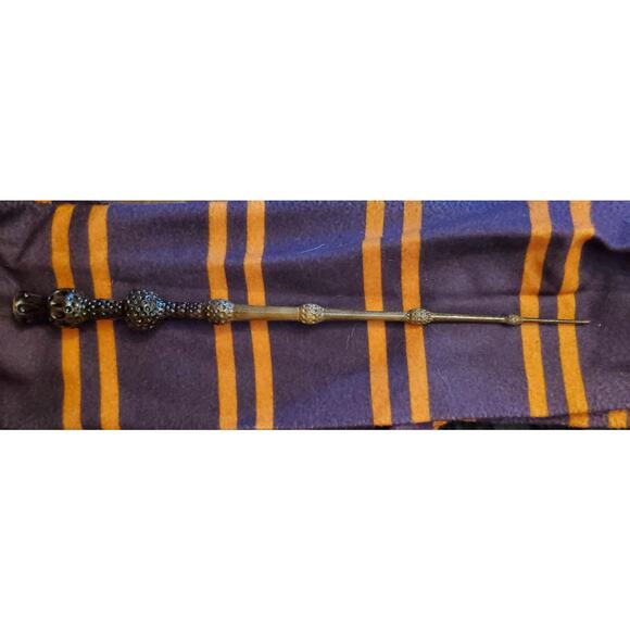 Hand Stained Elder Wand from Harry Potter - Picture 6 of 8